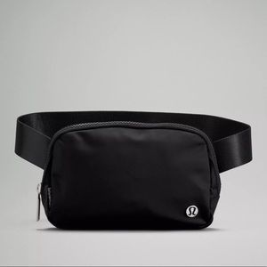 Lululemon everyday belt bag in black